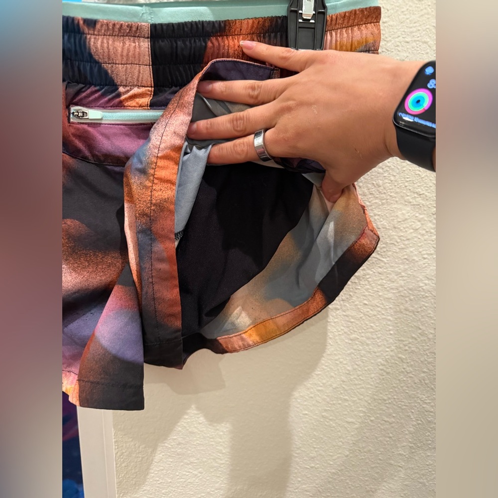 *SOLD* Breathe Mid-Rise Fabletics Run Shorts - Picture 5 of 7